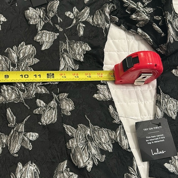 Lulu's Black and Metallic Silver Floral Long Sleeve Dress size L NWT - Picture 5 of 7